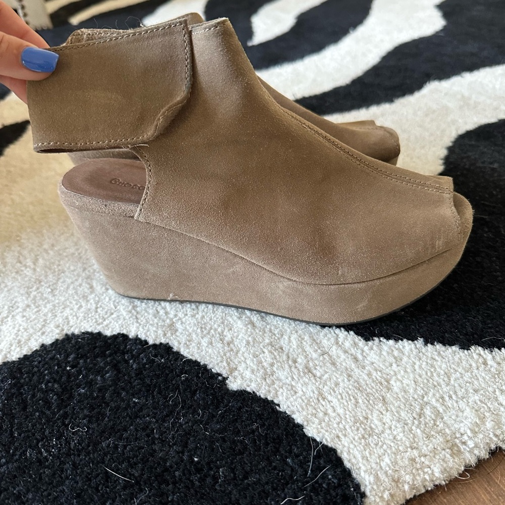 Size 6 Chocolat Blu Tan leather / suede peep toe wedge sandal heels WHITE